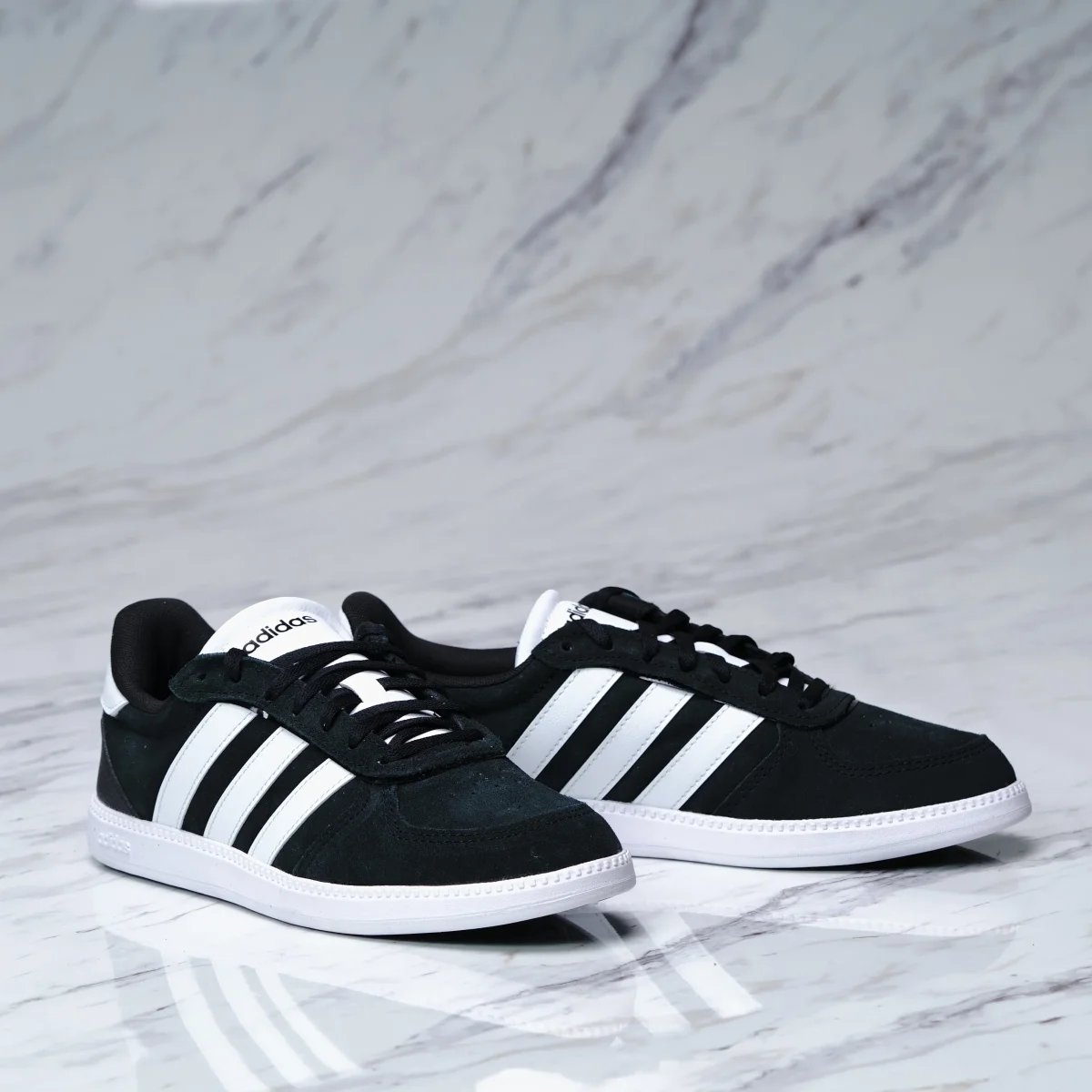 ADIDAS BREAKNET SLEEK